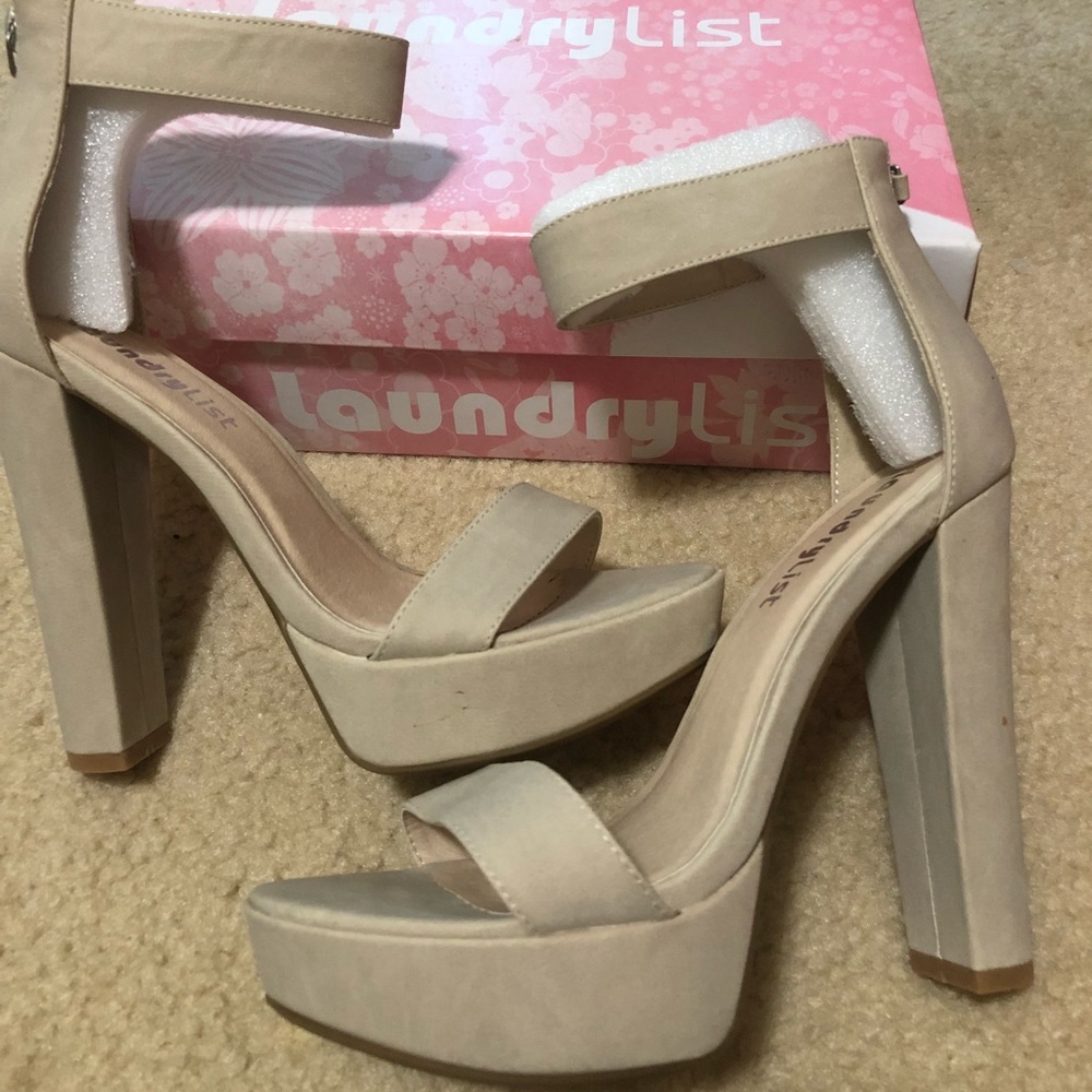 Nude block high heel with zipper back